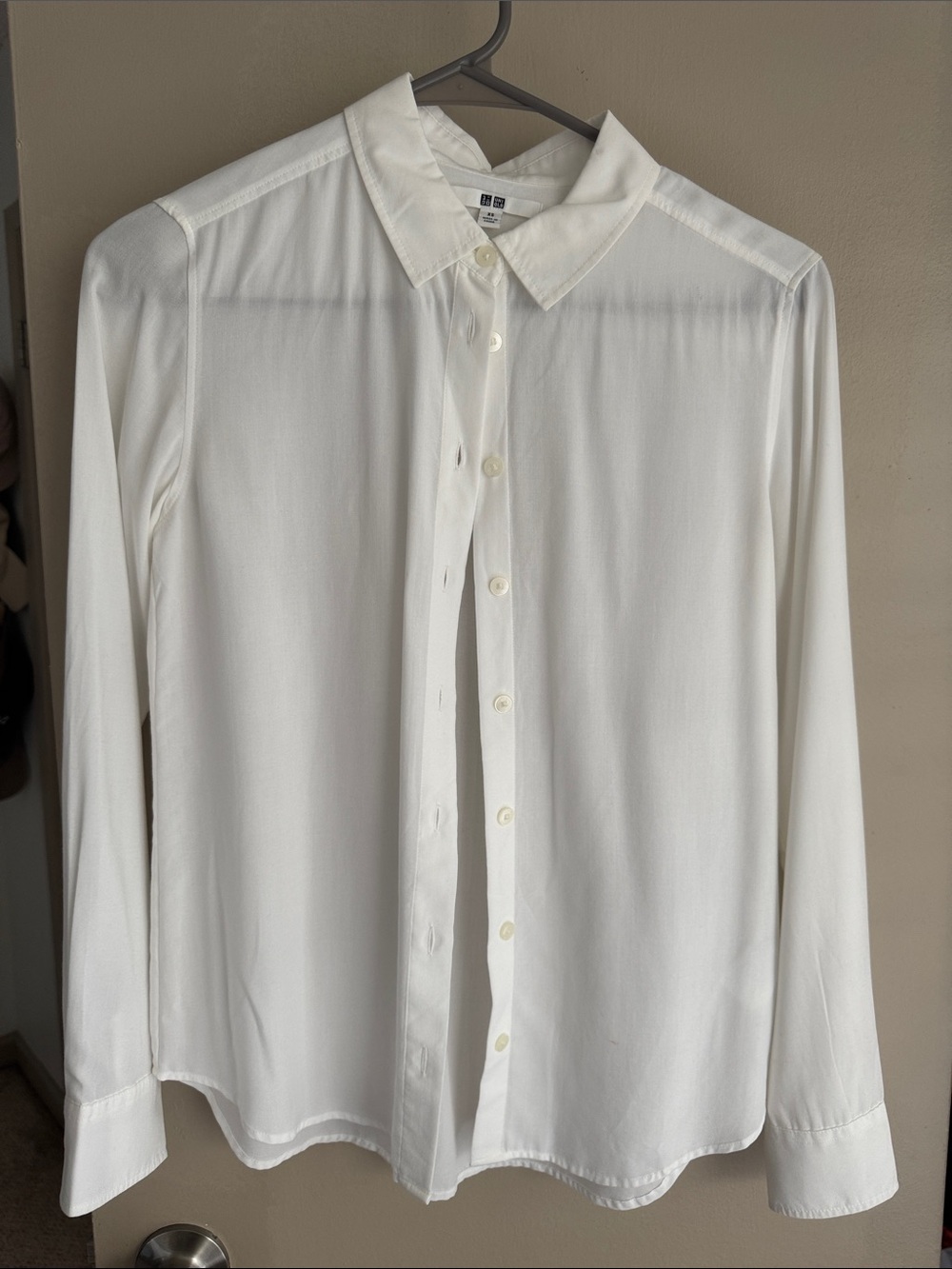 Uniqlo White Long-Sleeve Button-Down Blouse
